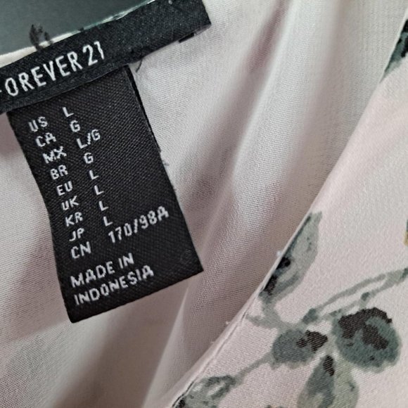 Forever21 Sleeveless Blouse Red Flowers with Ruffle Arms - Picture 3 of 3